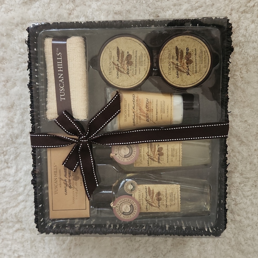🆕️ Tuscan Hills Vanilla Almond Bath & Body Giftset NWT